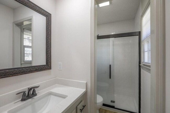 Building Photo - 902 Kingston Ct