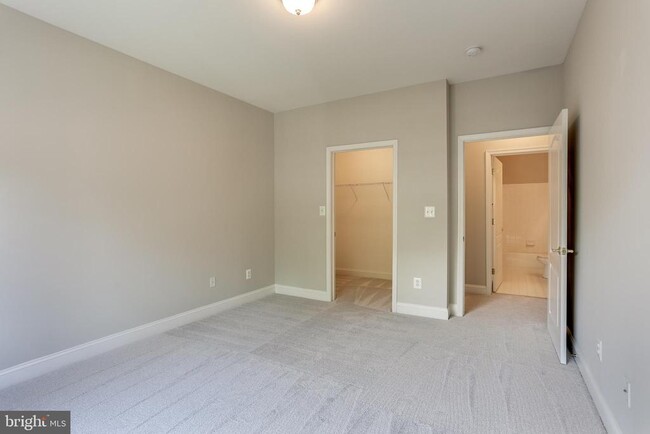 Building Photo - 2111 Ganton Green