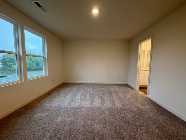 Building Photo - 844 Pine Cone Ln