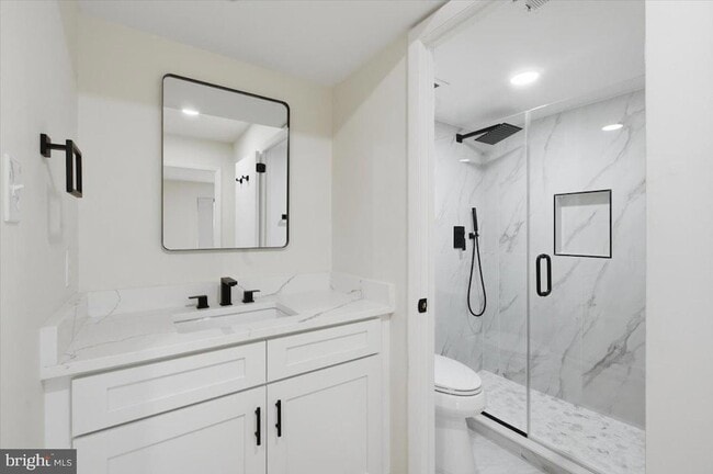 Building Photo - 125F Clubhouse Dr SW