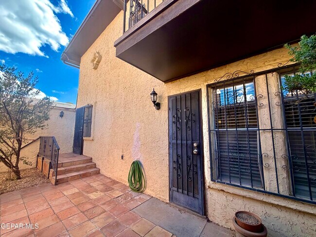 Building Photo - 11105 La Quinta Pl