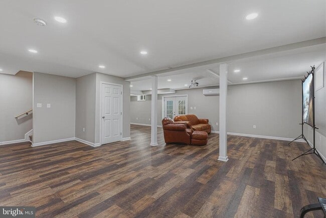 Building Photo - 40923 Browns Ln