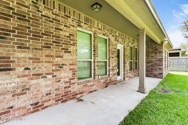 Building Photo - 114 Clover Leaf Dr