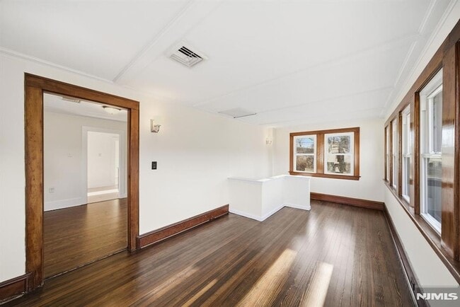 Building Photo - 75 Lakeview Terrace