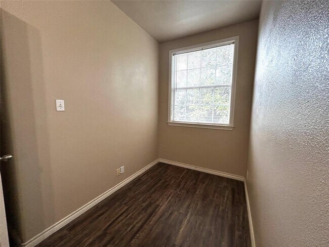 Building Photo - 408 Nelray Blvd