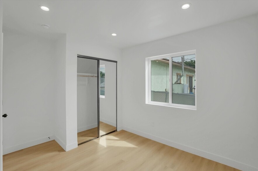 Building Photo - 2116 E 2nd St