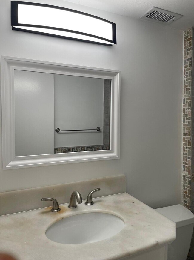 Building Photo - 3666 Victoria Dr