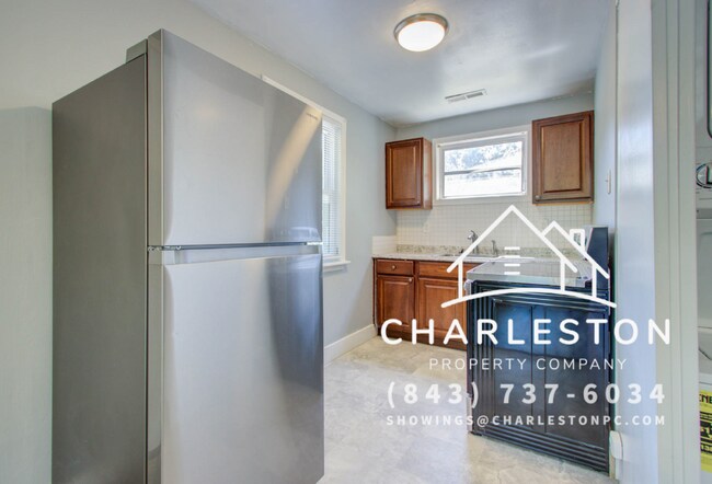 Building Photo - 1833 Orangeburg St