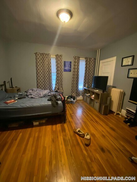 Building Photo - 10 Sachem St