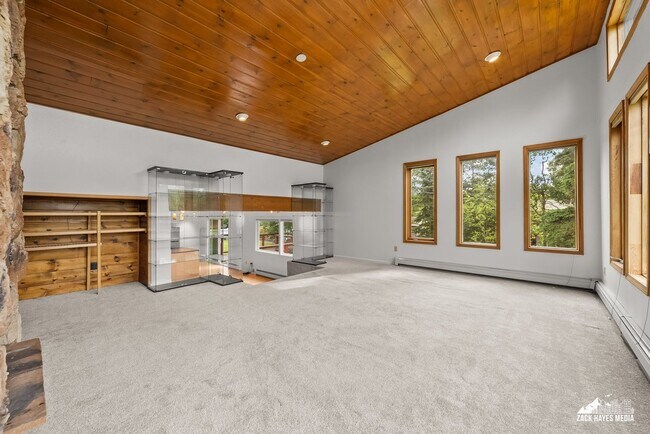 Building Photo - 4071 MacInnes Street