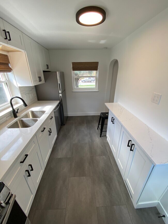 Kitchen - 2212 Perry St