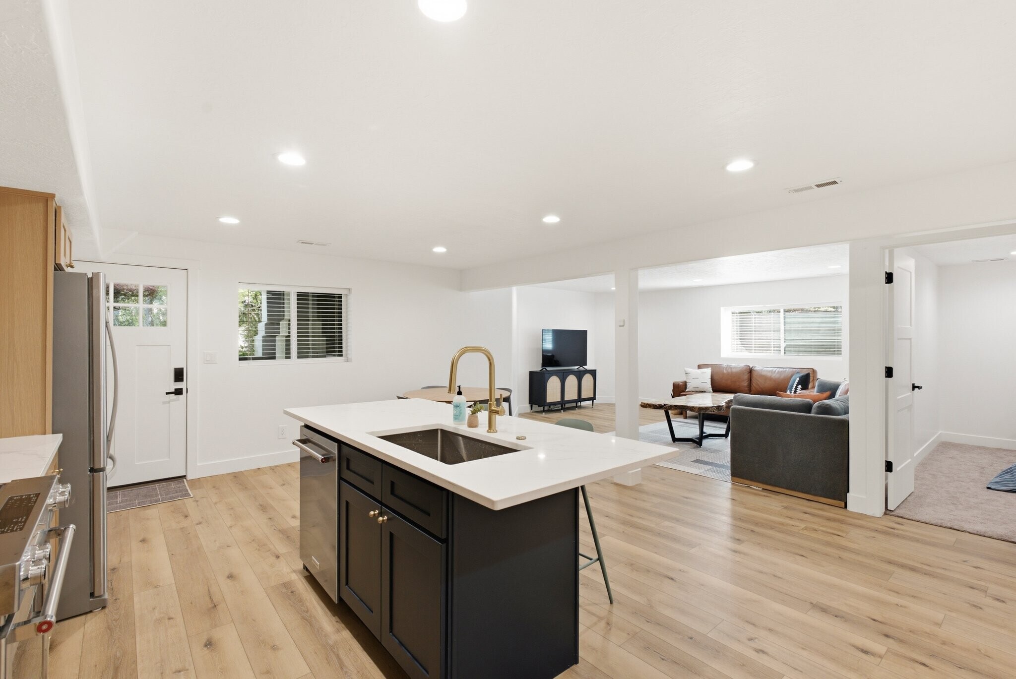 Building Photo - 2453 Brookglen Dr