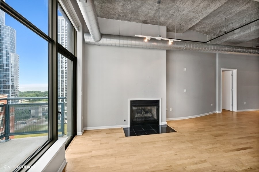 Building Photo - 125 E 13th St