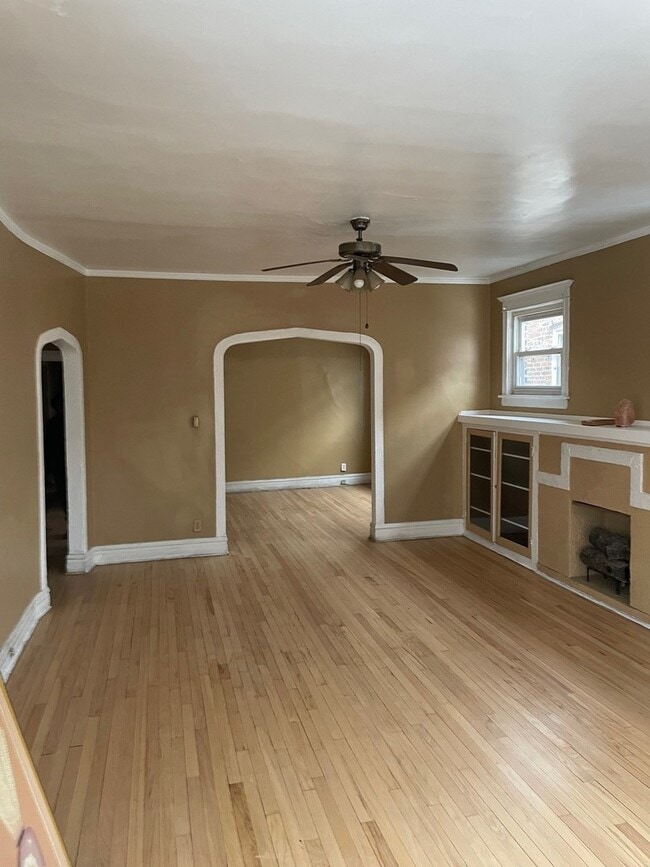 Building Photo - 7521 S Yale Ave