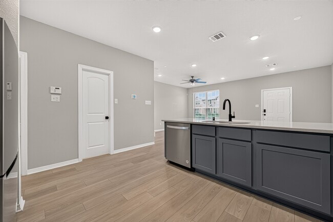 Building Photo - 8033 Scanlan Trl