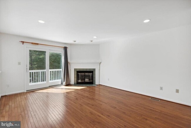 Building Photo - 146 Canterbury Ln