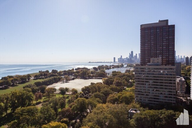 Building Photo - 3110 N Lake Shore Dr