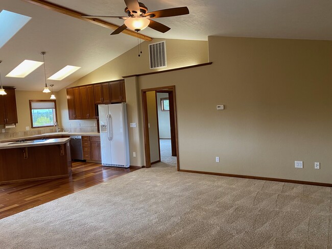 Great room & Kitchen - 6025 Rock Chuck Cir