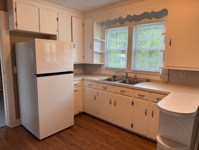 Building Photo - 5680 Jackson Creek Rd