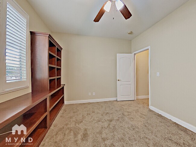 Building Photo - 599 Wealdston Ct