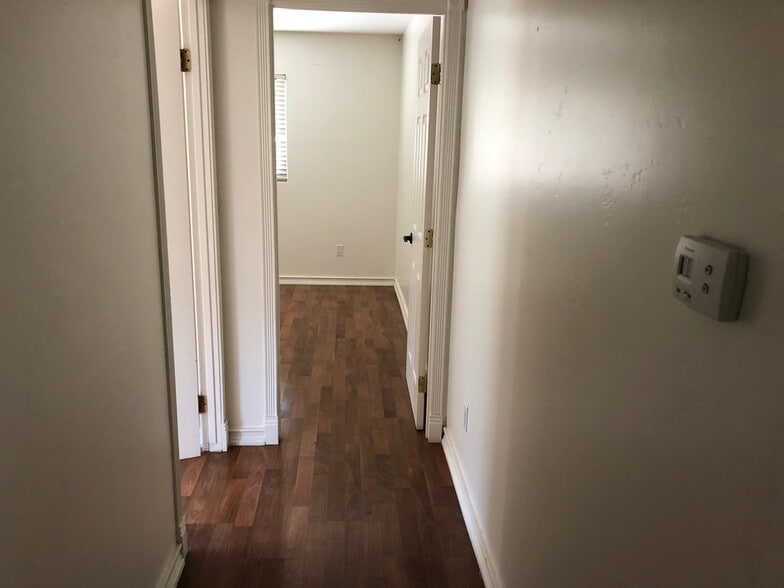 Bedroom Corridor - 7216 Keighley St