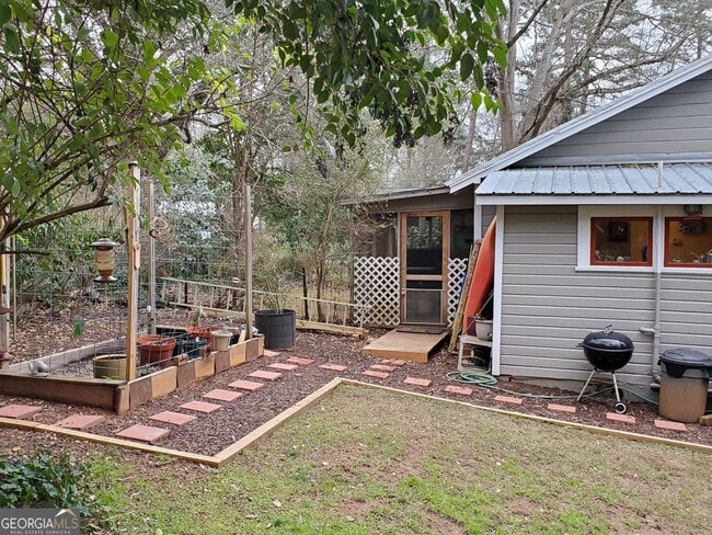 Building Photo - 220 Johnson Dr