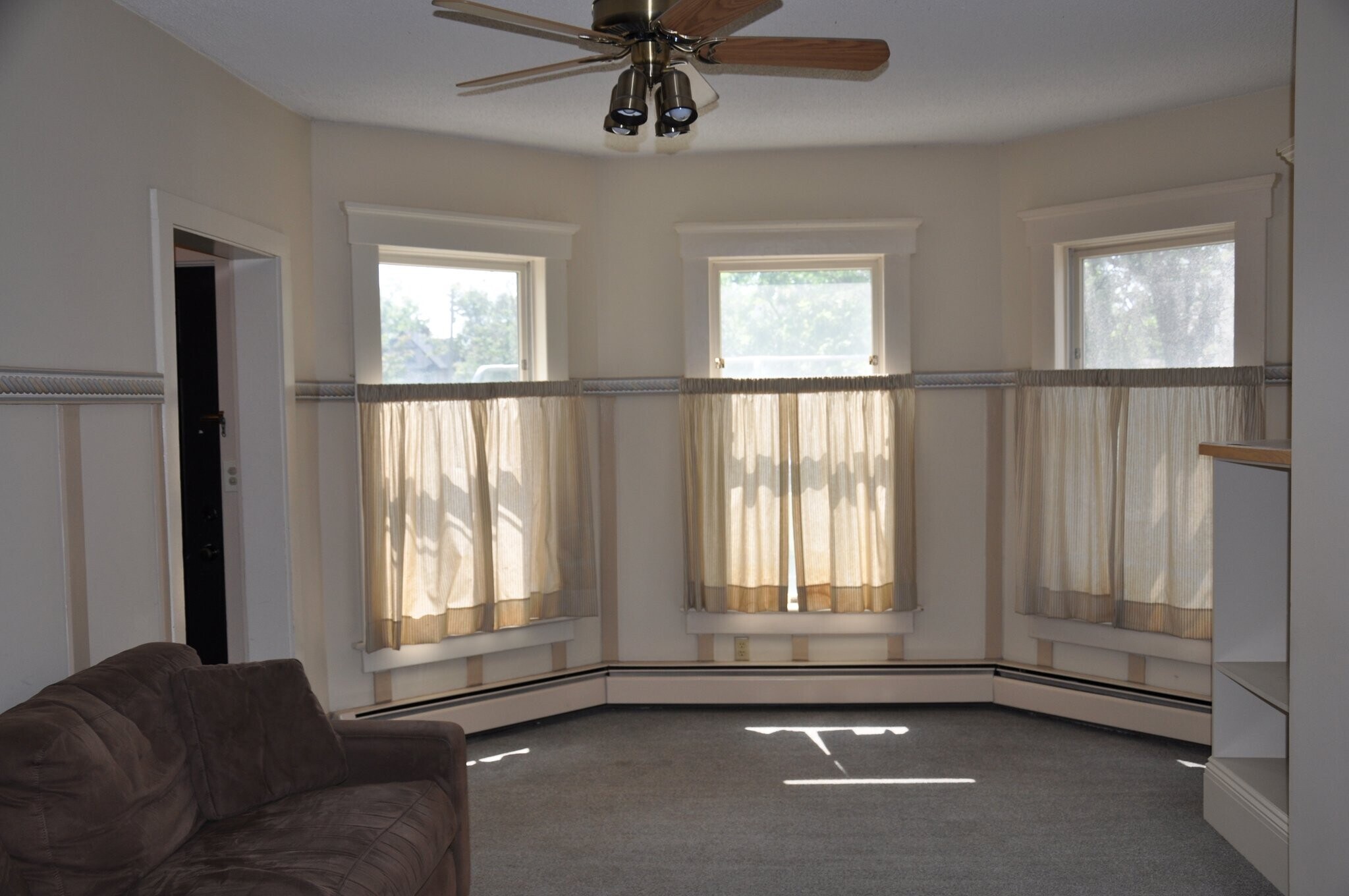 Building Photo - 416 S 5th Ave