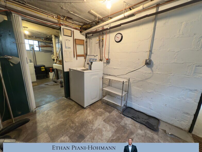 Building Photo - 78 Hunnewell Ave
