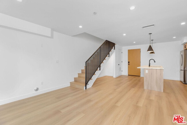 Building Photo - 12702 Pacific Ave