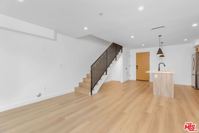 Building Photo - 12704 Pacific Ave