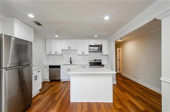 Building Photo - 4244 Lindsey Dr