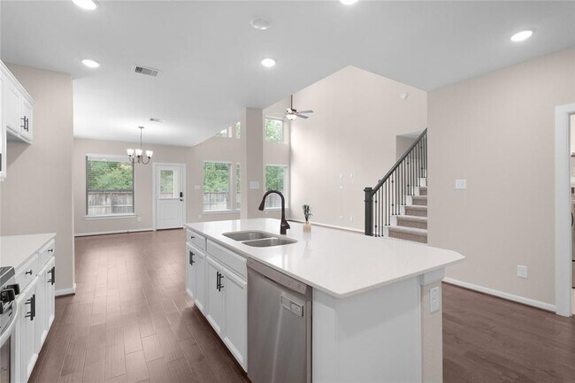 Building Photo - 23827 Via Leoni Dr