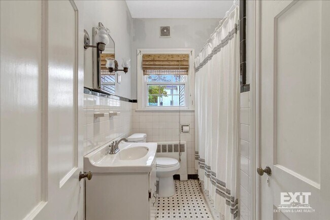 Building Photo - Beautiful 4 Bedroom, 2.5 Bath home Near Ke...