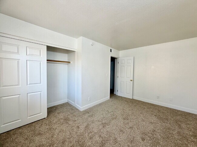 Building Photo - Las Vegas Guard-Gated Condo for Rent | Bella Vita Community | 1 Bedroom Upstairs Unit