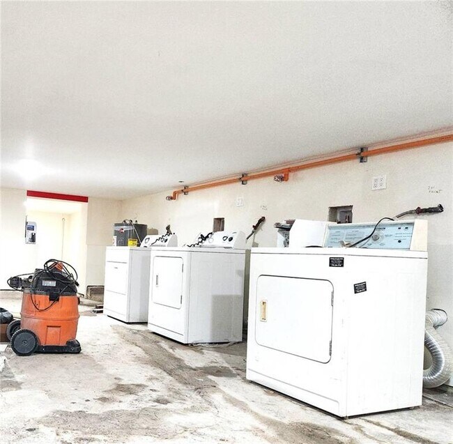 Building Photo - 3002 Voorhies Ave