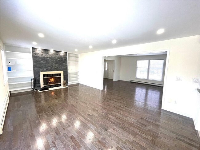 Building Photo - 26 Sallys Ln