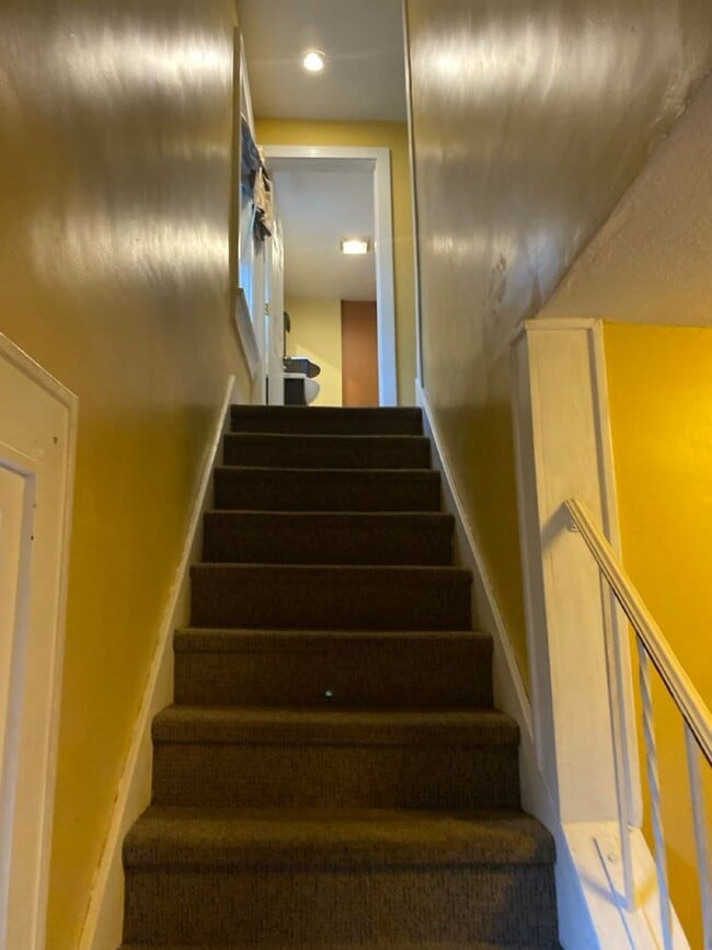 Building Photo - Spacious 3-Bedroom Home for Rent in North Hill