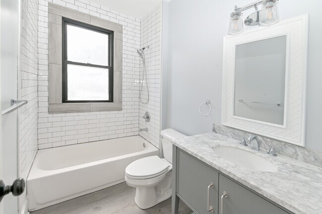 Building Photo - 723 Columbia St