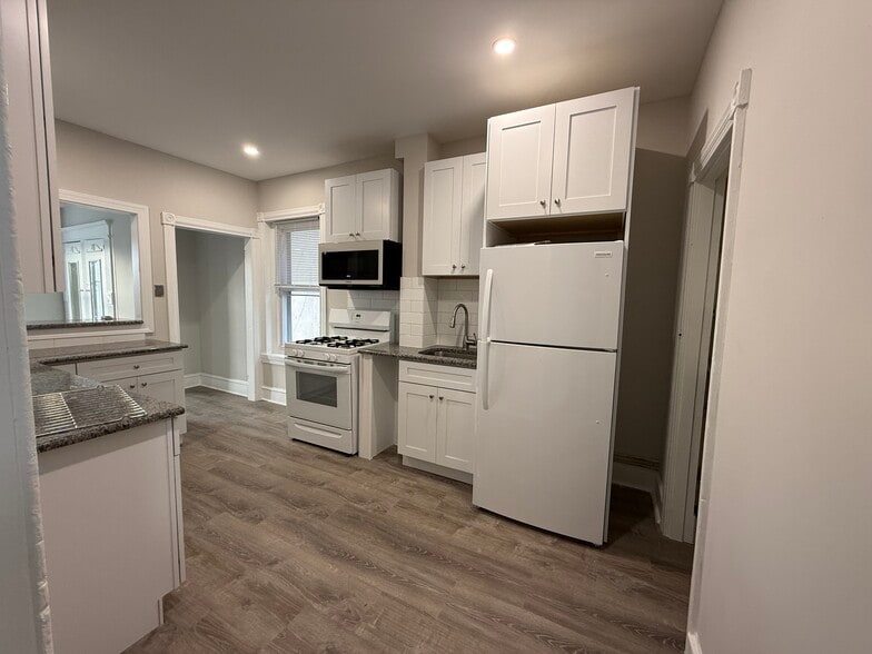 Kitchen - 5211 Ridge Ave