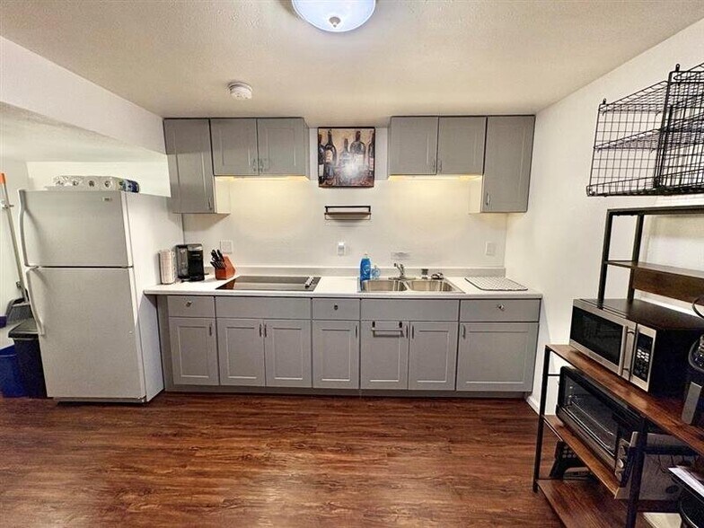 Building Photo - 2512 Hollingbourne Dr