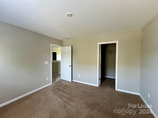 Building Photo - 10311 Dominion Village Dr