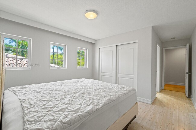 Building Photo - 3245 NE 207th Terrace