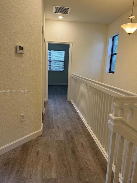 Building Photo - 144 NE 37th Terrace