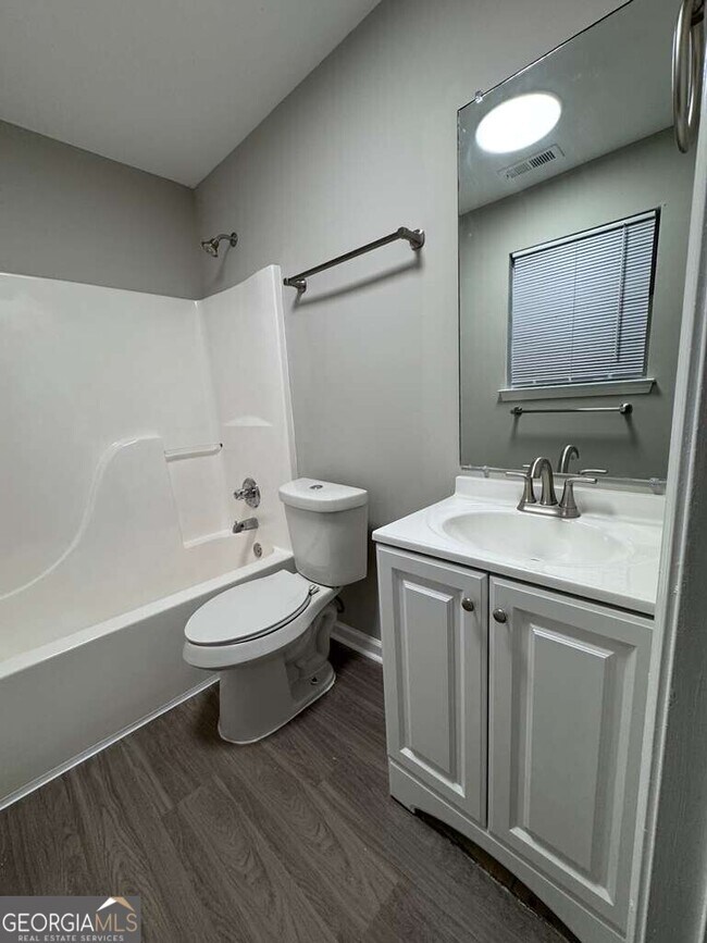 Building Photo - 400 Stonehaven Cir