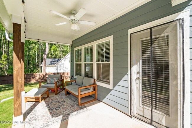 Building Photo - 594 E L Ives Dr