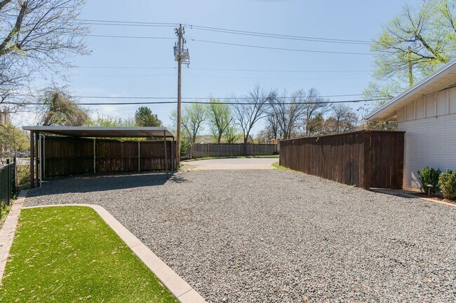 Building Photo - Beautiful Home in Nichols Hills + 3 bedrooms