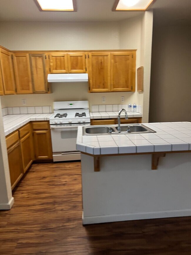 Building Photo - 1920 Fern Dr