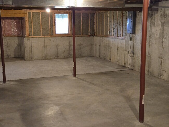 Building Photo - 535 Westfield Dr