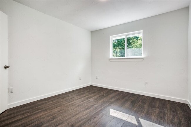 Building Photo - 6220 Blarwood Dr