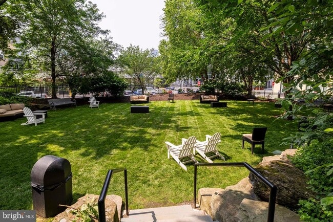 Building Photo - 2001 Hamilton St